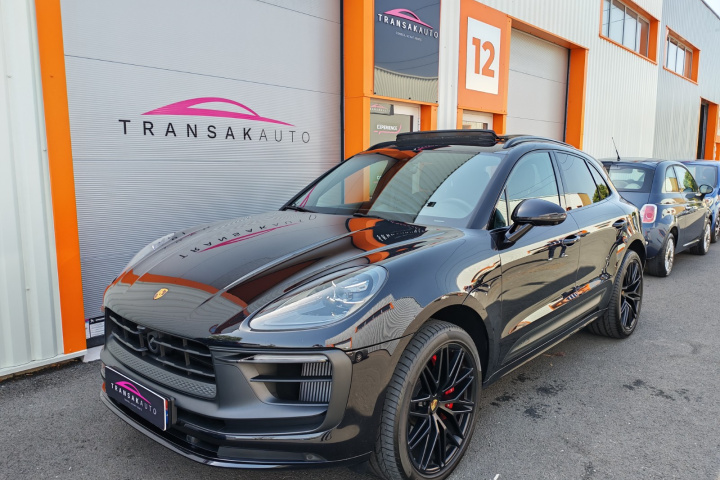PORSCHE MACAN